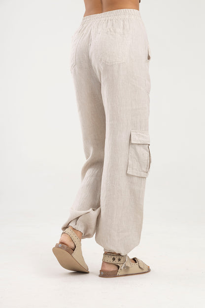 Pantalón beige tipo cargo en lino Wild