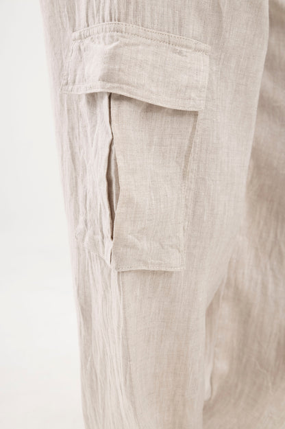 Pantalón beige tipo cargo en lino Wild